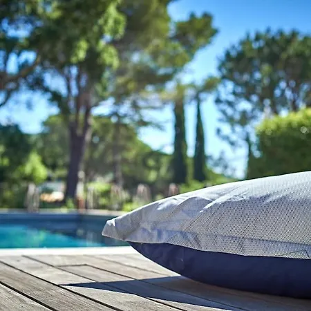 Castel - 4 - Piscine - Vue Grimaud